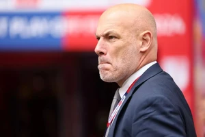 Hé lộ chính xác mức lương của trọng tài ở Premier League