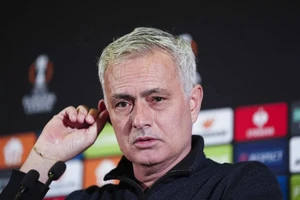 Mourinho để mắt đến ngôi sao Man City và phản ứng của Pep Guardiola