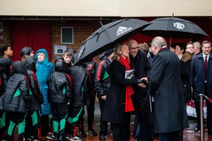 Ratcliffe chịu đòn giáng mạnh khi Newcastle muốn chiêu mộ giám đốc điều hành MU