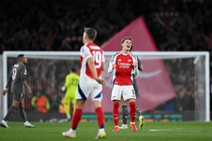 Arsenal hủy diệt Real Madrid, đặt một chân vào bán kết Champions League