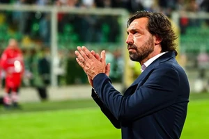 9 siêu sao bóng đá giàu từ trong trứng: Pirlo, Van Persie và hơn thế nữa