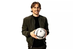 Luka Modric chính thức gia nhập CLB mới