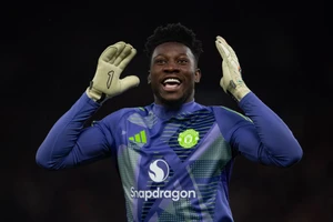 Onana trở thành cứu cánh chuyển nhượng của MU