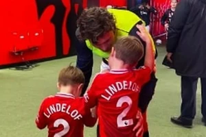 Con trai 3 tuổi của ngôi sao MU bị thương nặng