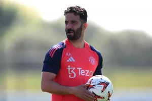 Ngôi sao đầu tiên đến MU hoàn tất hợp đồng