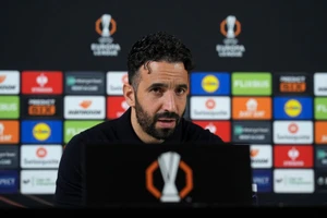 Amorim nhắc về 3 ngôi sao khi MU trở lại với thực tại