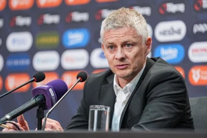 Solskjaer phản ứng trước khó khăn của MU