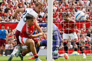 MU tiếp tục thua, Barca ngược dòng kịch tính hạ Real Madrid