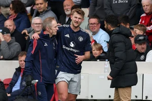 Hàng thủ MU tan nát trước chung kết Europa League