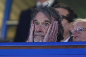 Ông chủ của MU mất 6,5 tỉ bảng Anh trong cú sốc lớn