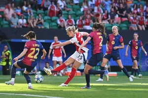 Hạ Barcelona, Arsenal vô địch Champions League