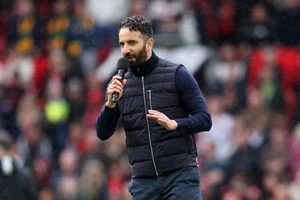 Amorim thừa nhận sự thật đáng lo ngại về vấn đề chuyển nhượng của MU