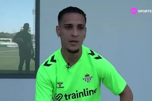 Antony bật khóc tiết lộ nhịn ăn nhiều ngày: “Tôi không thể chịu đựng được nữa”