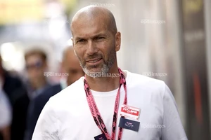 MU trao tấm séc trắng cho Zidane tùy ý ghi mức lương