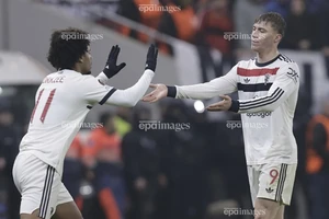 MU bán Hojlund hoặc Zirkzee ngay lập tức