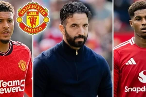 Lãnh đạo MU bị dồn vào chân tường