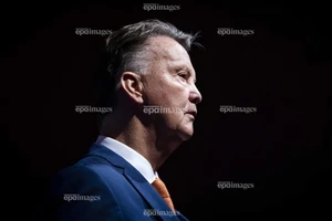 Cựu HLV của MU tuyên bố đã khỏi bệnh ung thư