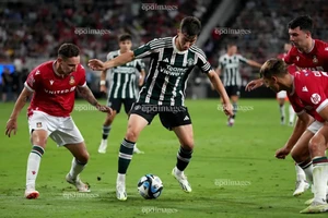 Cầu thủ cãi vã dữ dội với Martial chia tay MU