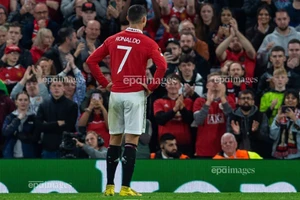 Vì sao fan MU không thể mua áo đấu có tên Ronaldo