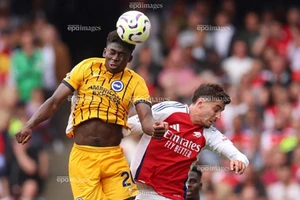 Baleba gửi tin nhắn đến ngôi sao của MU, fan phấn khích