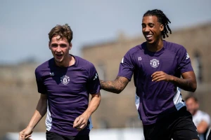 MU bổ sung thần đồng có người cha rất nổi tiếng vào đội hình đá với Arsenal