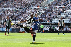 Isak có thể xé bỏ hợp đồng với Newcastle để gia nhập Liverpool