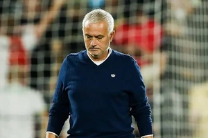Sốc: Mourinho bị Fenerbahce sa thải