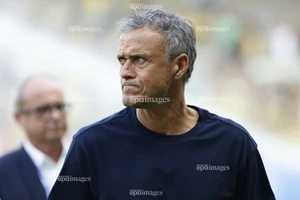 HLV Enrique nhập viện phẫu thuật khẩn cấp sau tai nạn