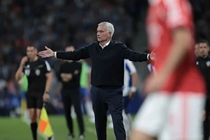 Cảnh tượng kinh hoàng trong ngày Mourinho trở lại Porto