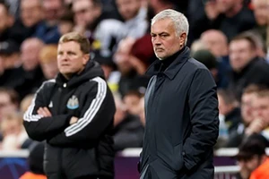 Mourinho thua tâm phục khẩu phục, thừa nhận trình độ của đối thủ