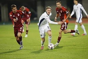 MU tham gia cuộc đua chuyển nhượng ba bên chiêu mộ Anderson