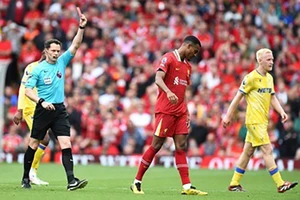 Trọng tài bắt chính trận MU gặp Nottingham Forest có hành động vô nghĩa với Dorgu