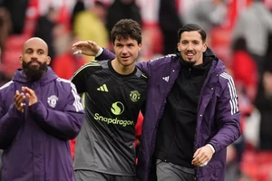 Lammens tiết lộ khác biệt lớn trong phòng thay đồ MU từ thời Onana