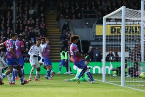 MU thắng ngược ngoạn mục trên sân khách