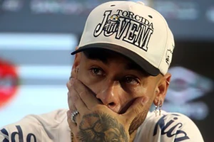 Neymar gặp bác sĩ thần kỳ cứu vãn hy vọng