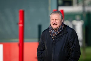 Sir Alex Ferguson xin lỗi cả đội MU vì một ngôi sao đòi ra đi