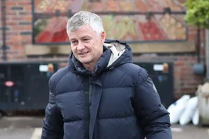 Solskjaer tươi cười trong ngày trở lại MU