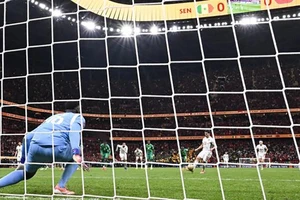 5 quả phạt đền đen tối nhất lịch sử bóng đá