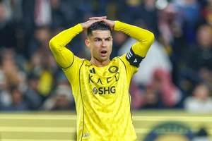 Ronaldo đình công đến bao giờ?