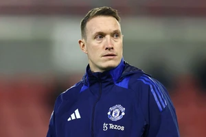 Cựu ngôi sao MU Phil Jones bất ngờ trở lại CLB cũ