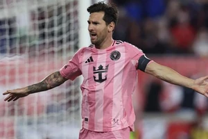 5 "quái vật chân trái" ghi nhiều bàn thắng nhất thế giới: Messi bất khả chiến bại