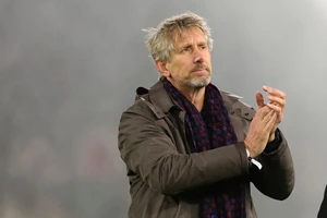 Van der Sar hết lời ca ngợi thủ môn xuất sắc mà MU rất muốn bán