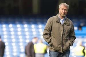 Hành vi điên rồ của Roman Abramovich với huyền thoại Chelsea