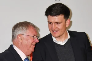 Sir Alex Ferguson nói MU phải đóng cửa nhốt và ép Maguire ký hợp đồng