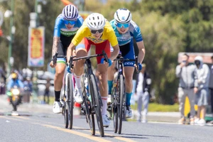 Komina Marina giành cú đúp áo vàng và áo đỏ