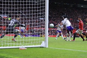 Premier League giải thích về bàn thắng tranh cãi của Aston Villa vào lưới MU