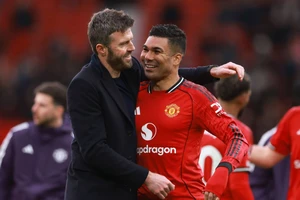 Carrick lên tiếng về việc Casemiro ở lại MU