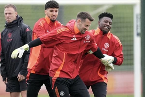 MU mạnh tay thanh lọc đội hình