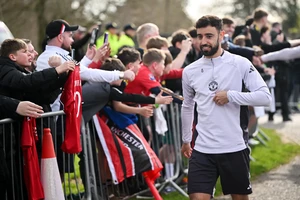 Hé lộ tương lai của Bruno Fernandes ở MU nhờ giọng địa phương của đứa trẻ