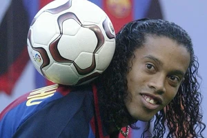 Huyền thoại bóng đá Brazil chỉ còn 48 giờ nữa là gia nhập MU...